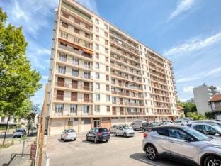 The angelic Des Eaux Claires Parking Apartment in Grenoble