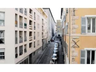 Bright Apartment Near City Center Apartment in Marseille