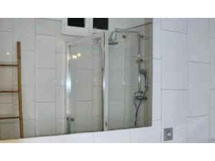 Bright Apartment Near City Center Apartment in Marseille