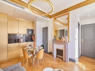 Superb AC- 2BDR apartement MontaigneArc de Triomphe Apartment in Paris