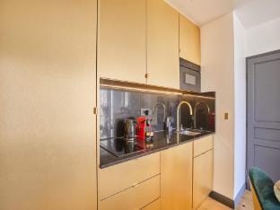 Superb AC- 2BDR apartement MontaigneArc de Triomphe Apartment in Paris