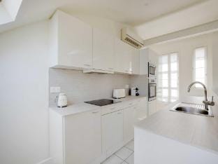 Apt ac 3BR6P - Saint-LazareLes Champs Elysee Apartment in Paris
