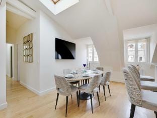Apt ac 3BR6P - Saint-LazareLes Champs Elysee Apartment in Paris