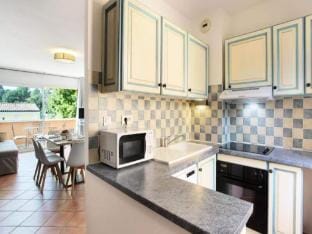 Rooms 6 People Apartment in Gréoux-les-Bains