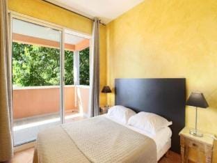 Rooms 6 People Apartment in Gréoux-les-Bains
