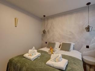 Sublime AC Apartment Eiffel Tower Champs de Mars Apartment in Paris