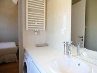 Renovated T2 for 4 Near Park Apartment in Bordeaux
