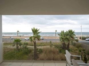 ValrasLoc Archipel Capri - Sea View Escape Apartment in Occitanie