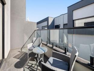 Comfortable 2BR Retreat with Balcony  Parking Apartment in Saint Kilda