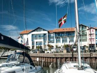 Rooms 4 People - Harbor  Pool Side Apartment in Hendaye