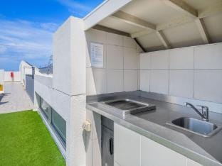 Beachside Unit in the Heart of Manly-Ocean Views Apartment in Manly