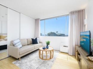 Beachside Unit in the Heart of Manly-Ocean Views Apartment in Manly