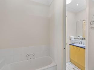 Spacious 4-Bed Family Retreat with Pool Apartment in Coolum Beach