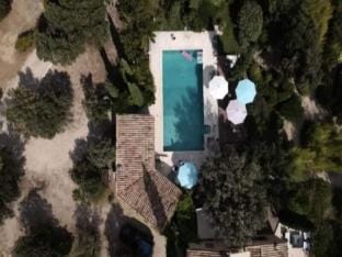 Houses  Villas for 10 People Apartment in Mallemort