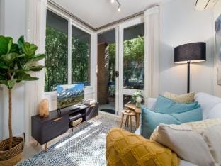 Cosy and Convenient Leafy Apartment Apartment in Canberra