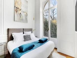Maison Labruyere - Royal Garden Suite Apartment in Bordeaux