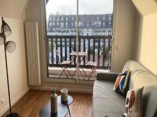 Nice balcony close to the beach Apartment in Deauville