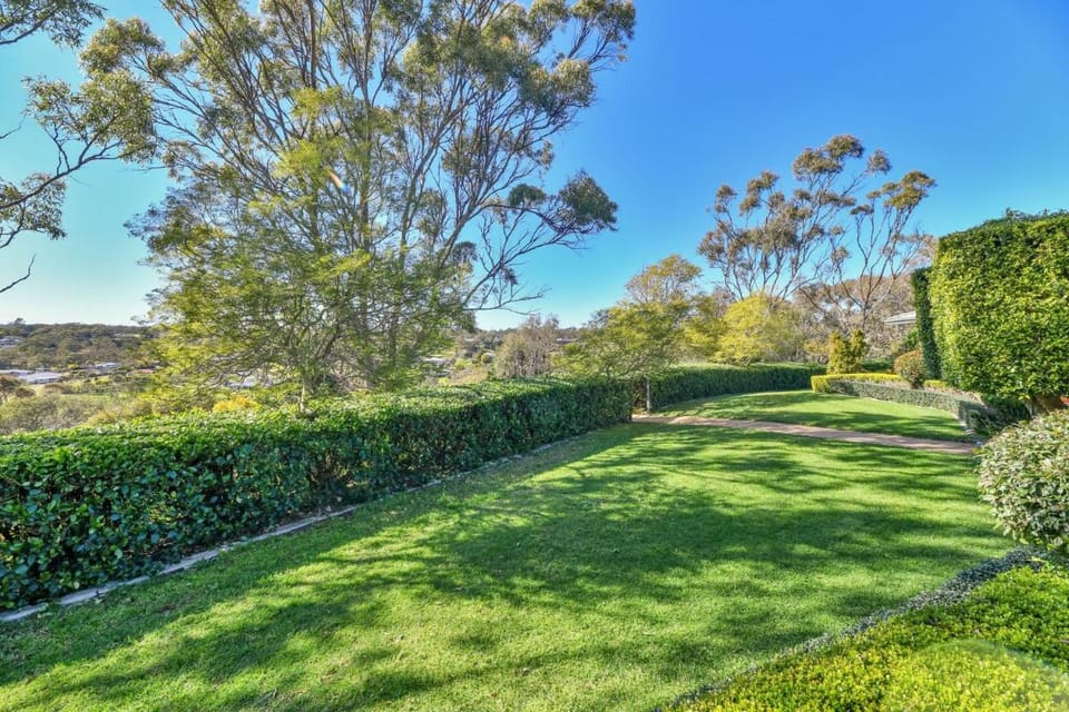 Expansive Toowoomba Retreat with Garden BBQ Apartment in Toowoomba