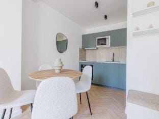 Renovated Studio rue du Roi de Sicile  Marais Apartment in Paris