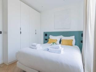 Renovated Studio rue du Roi de Sicile  Marais Apartment in Paris