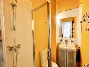 Houses  Villas for 6 People Apartment in Lambesc