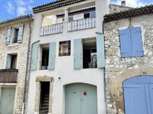 Houses  Villas for 6 People Apartment in Lambesc