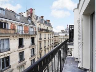 Charming apt with balcony - 1BR2P - Saint Lazare Apartment in Paris