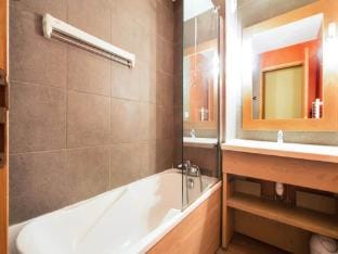 Apartment in Alpe dHuez with Ski Access Apartment in L'Alpe d'Huez