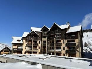 APARTMENT 200M FROM THE SKI SLOPES, VARS Apartment in Provence-Alpes-Côte d'Azur