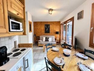 APARTMENT 200M FROM THE SKI SLOPES, VARS Apartment in Provence-Alpes-Côte d'Azur