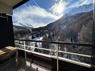 Apartment in Vars with Ski-InSki-Out Access Apartment in Provence-Alpes-Côte d'Azur