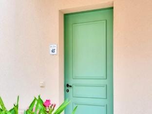Room House 8 People Pool View - Selection - super Home Apartment in Mallemort