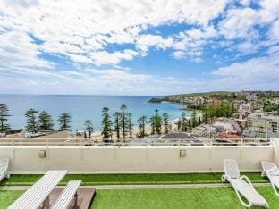 Wake Up to the Ocean 1-Bed with Pool  Views Apartment in Manly