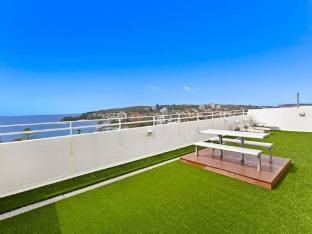 Wake Up to the Ocean 1-Bed with Pool  Views Apartment in Manly