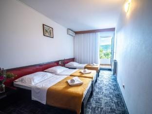Hotel Issa - Triple Room Sea View Apartment in Vis