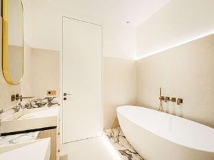 Sumptuous apartment with garden  Arc de Triomphe Apartment in Paris