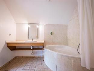 Bright family apartment with balcony Apartment in Doussard