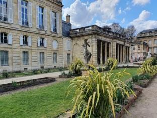 Maison Labruyere - Family Aviau Apartment in Bordeaux