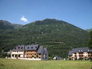 Rooms Duplex 68 People Apartment in Luz-Saint-Sauveur
