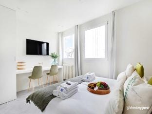 Charming apartment - 1BR4P - Faubourg-du-Roule Apartment in Paris