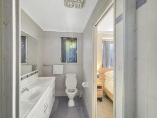 Our Haven 4-Bed Escape Near Beach  Mogo Trails Apartment in Batemans Bay