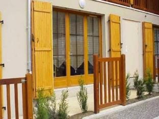 Apartment in Guchen with Stunning Mountain View Apartment in Occitanie