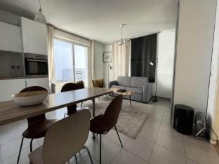 Spacious Bright Apartment with Parking Apartment in Bordeaux