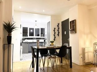 The Loggia -Comfort -two bedrooms Apartment in Caen