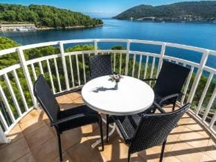 Hotel Issa - Double Room Sea View 3 Apartment in Vis