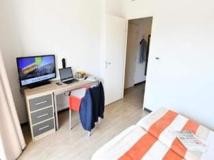 Aparthotel Bordeaux by Lake with Pool Apartment in Bordeaux