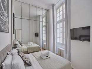 Incredible apartment LouvrePalais Royal Apartment in Paris