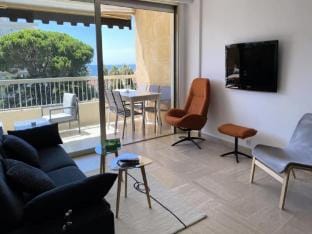 Exceptional Cannes Apt with Sea View  Pool Apartment in Cannes