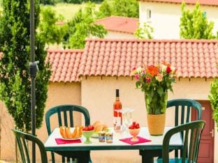 room maisonette for 4 people Apartment in Occitanie