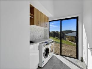 Chic 4-bed Beach House with Sea Views Apartment in Malua Bay